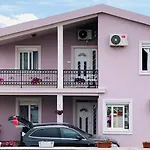 Mona Apartament