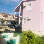 Apartamento Mona *