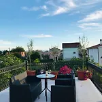 Mona Apartament *