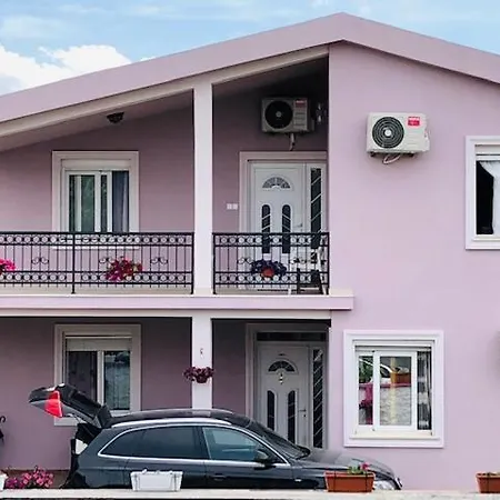 Mona Apartment