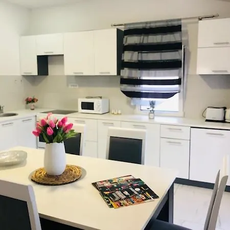 Mona Apartment