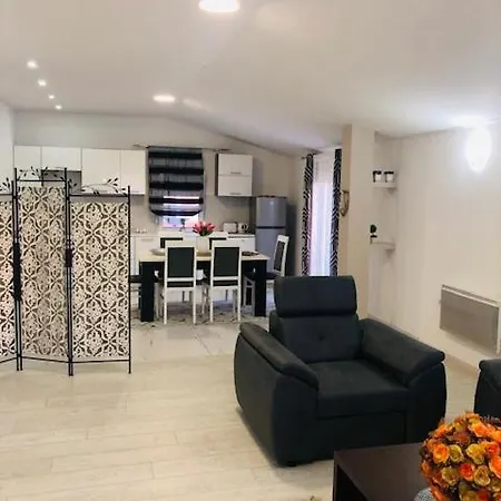 Διαμέρισμα Mona Ποντγορίτσα