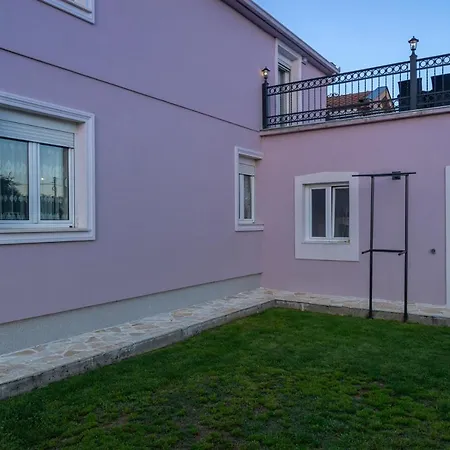 Mona Apartment