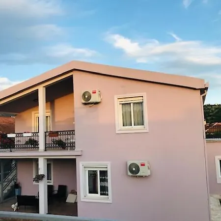 Διαμέρισμα Mona Ποντγορίτσα