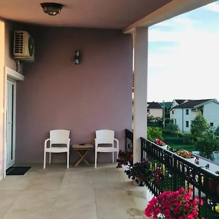 Διαμέρισμα Mona Ποντγορίτσα