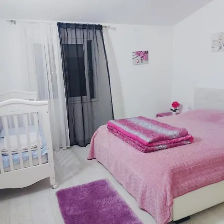 Διαμέρισμα Mona