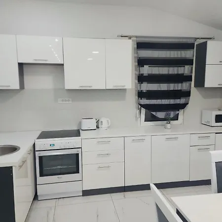 Mona Ποντγορίτσα