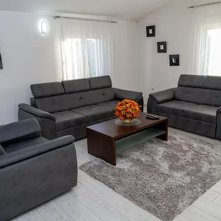Mona Apartment *