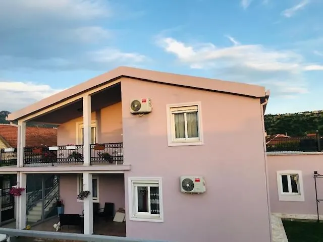 شقة Mona بودغوريتْسا