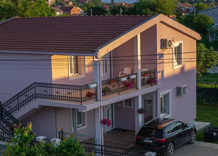 Mona Daire Podgoriçe